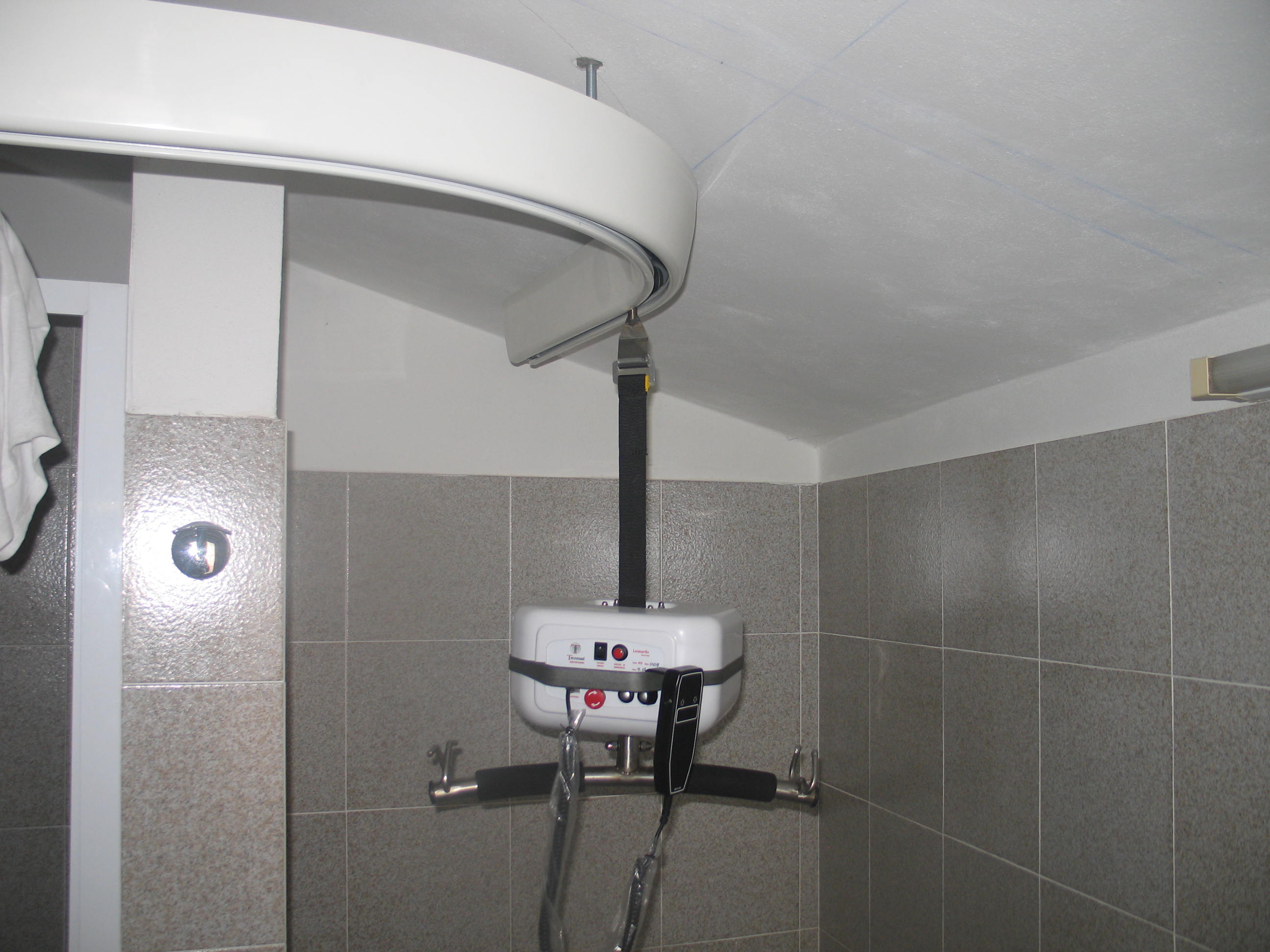 Sollevamento pazienti e disabili con sistemi a binario monorotaia